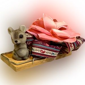 VTG 1.5” FLOCKED MOUSE FARMHOUSE DECOR w/SILK FLOWERS RIBBON POTPOURRI MOUSETRAP